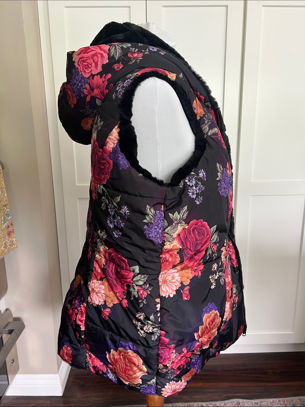 Roaman's Reversible Faux Fur Floral Puffer Vest Hooded Black Multi Size 20W New - Picture 3 of 13